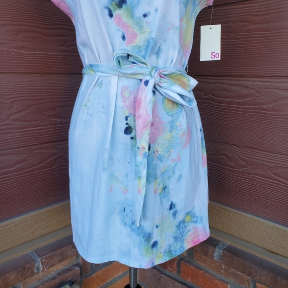 NWT SO Juniors' Shoulder Pad Dress with Self Tie Belt Tie Dye Size Medium 7/9 - Picture 12 of 16